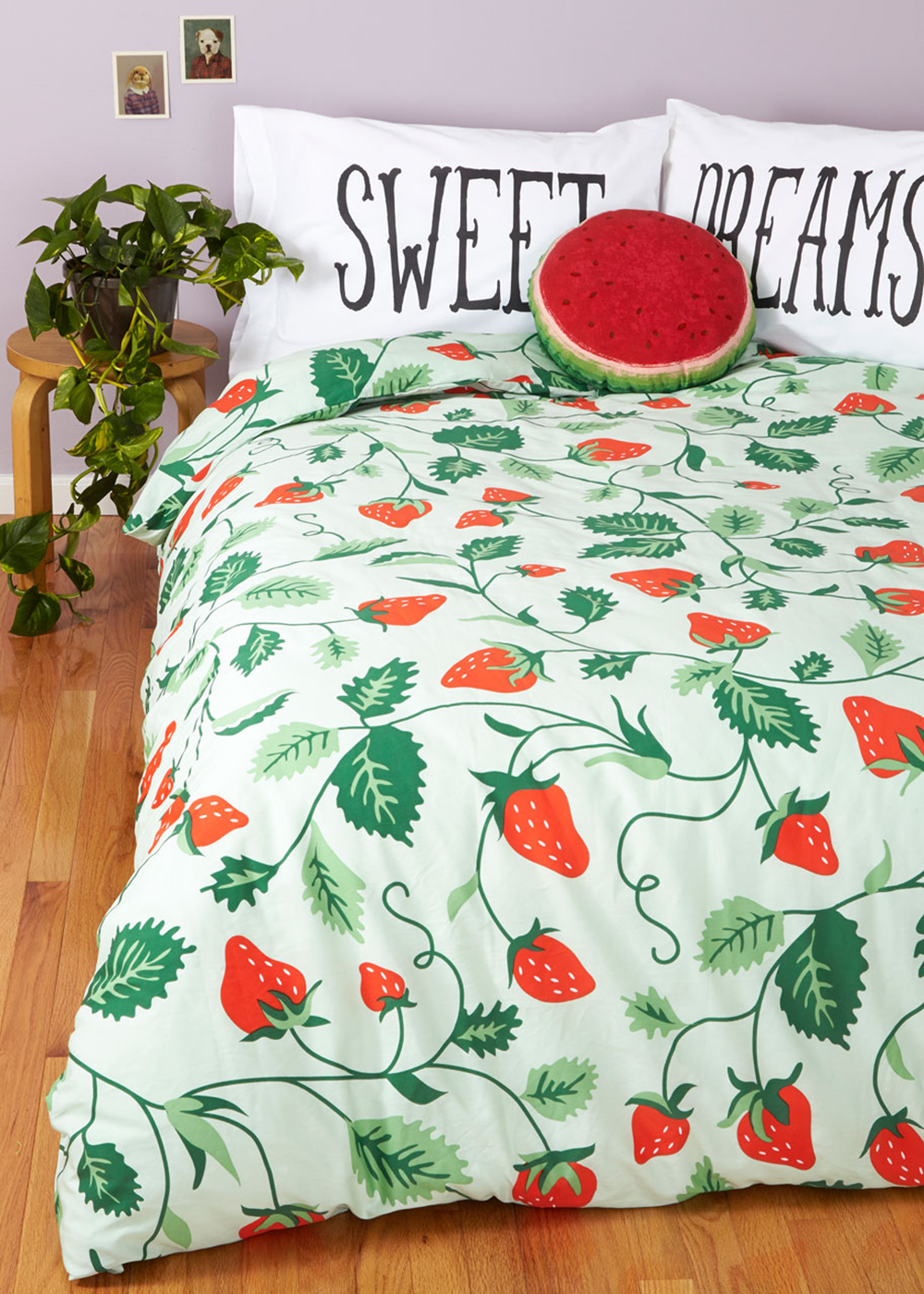 strawberry-fields-bedding/stawberry-fields-bedding.png